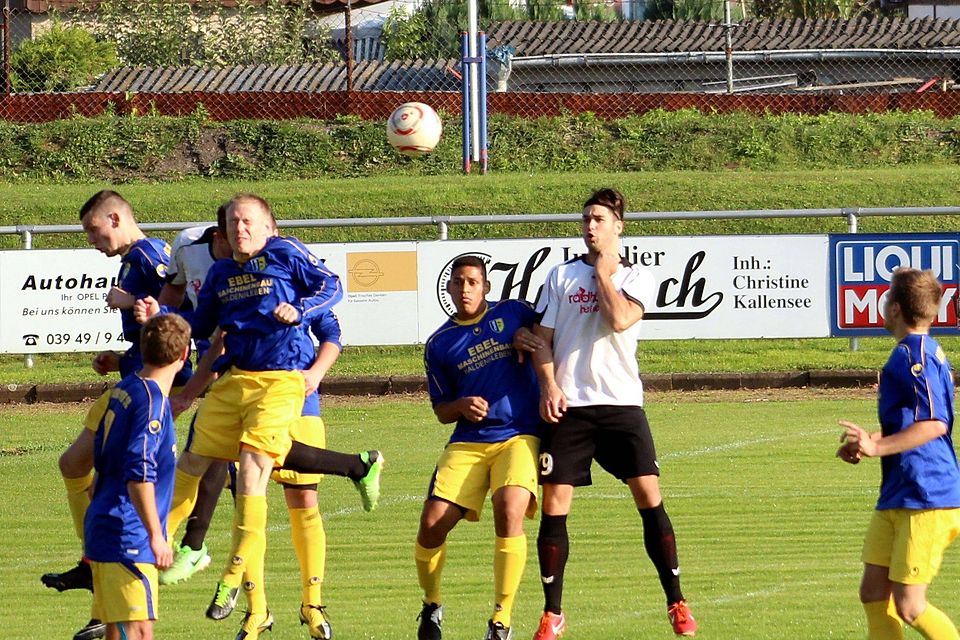 Das Hinspiel der Reserve-Teams endete 2:2 in Oschersleben   F: Hoffmann