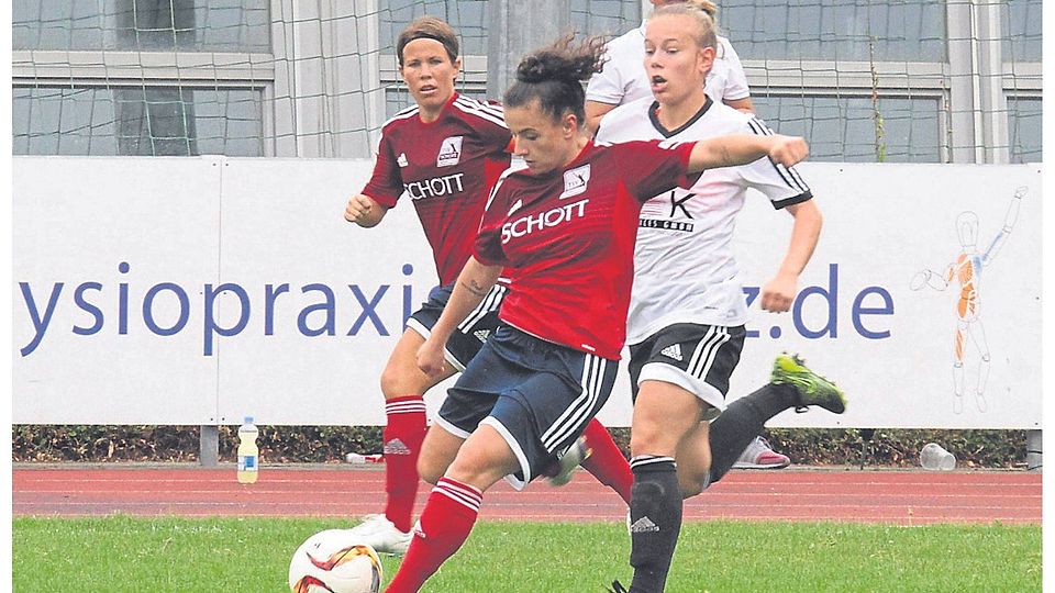 Preschte mit ihren Teamkolleginnen zum ersten Heimsieg der Saison gegen den SC Sand II: Schott-Spielerin Debora Vinci. Foto: hbz/Jörg Henkel