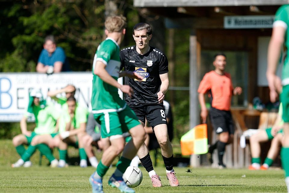 Spielertrainer Gentian Vokri und vier weitere Spieler verlassen den SBC Traunstein. Spielertrainer Gentian Vokri und vier weitere Spieler verlassen den SBC Traunstein.