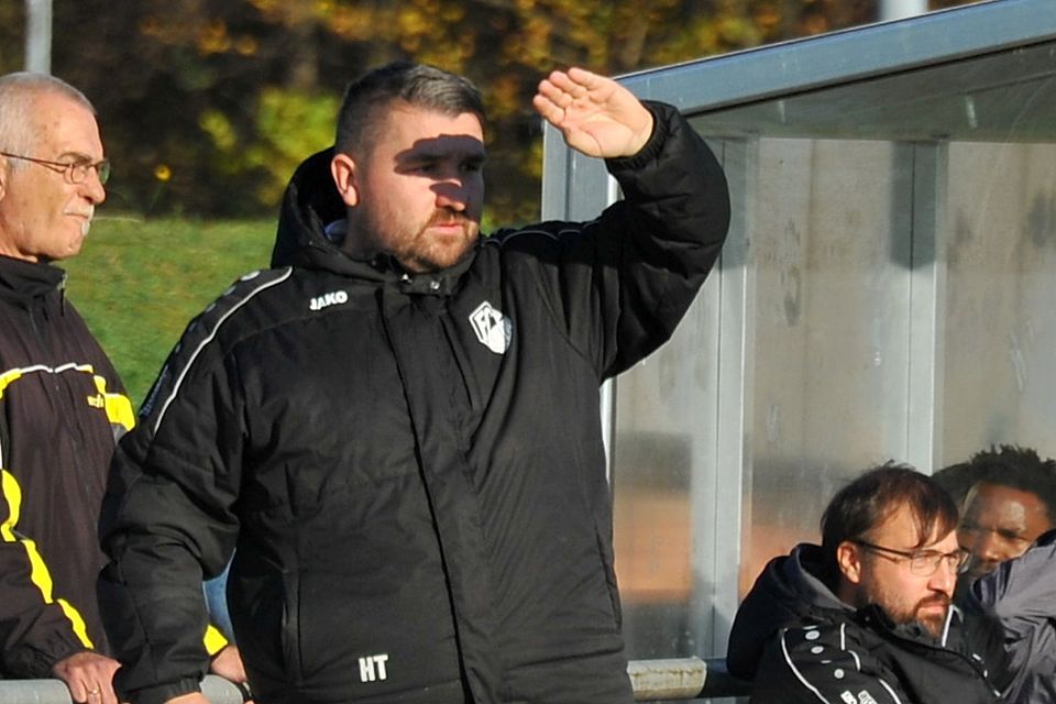 Haris Tausend hat in seinem vierten Trainerjahr beim FC Lauingen die Aufstiegsrelegation im Visier. 