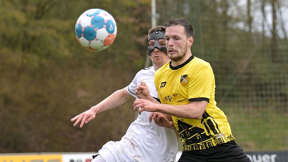 „Maskenmann“ Tobias Witzmann steht mit seinem TSV Kareth-Lappersdorf vor der großen Hürde Fortuna Regensburg. Stephan Gineigers Burglengenfeld reist nach Roding.