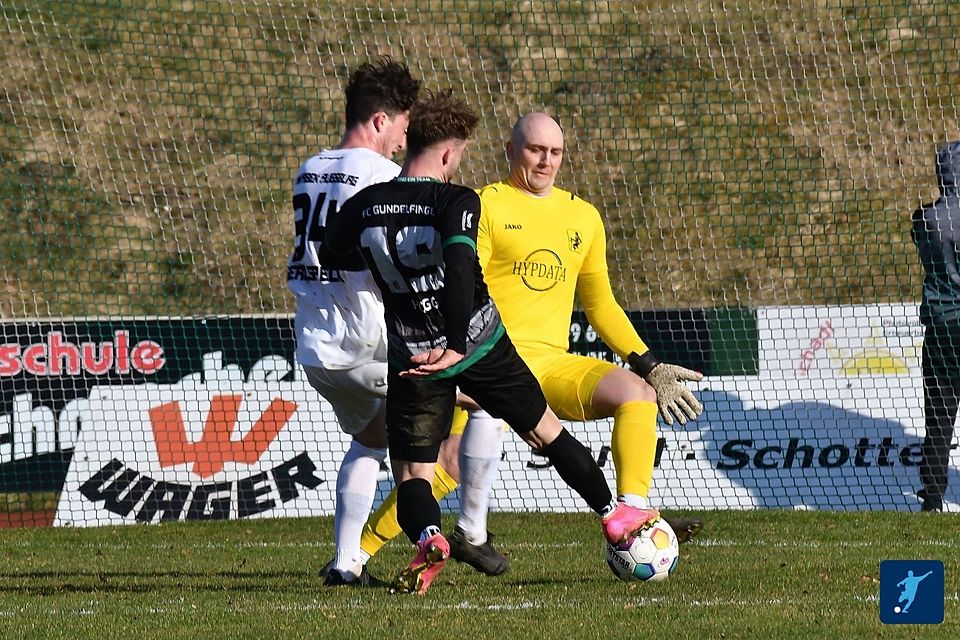 Keeper Kevin Schmidt (in gelb) verlässt die Schwabenritter. Keeper Kevin Schmidt (in gelb) verlässt die Schwabenritter.