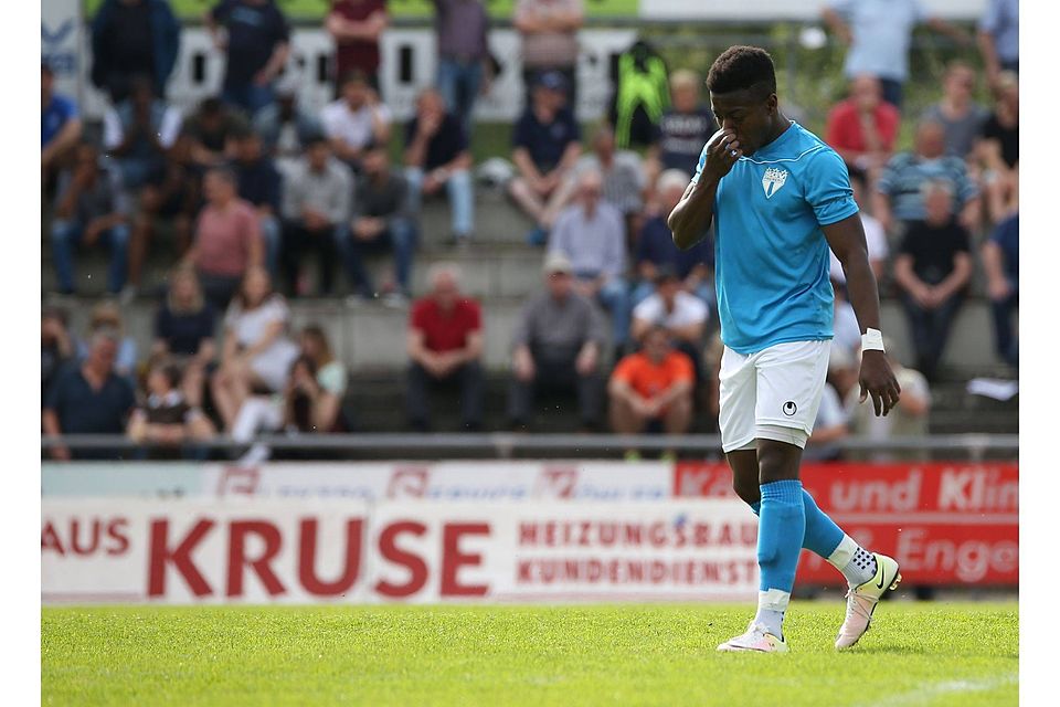 Den Verein hat Shaibou Oubeyapwa zwar gewechselt, der Trikotfarbe ist er aber treu geblieben: Der 23-Jährige spielt seit August bei den Stuttgarter Kickers. Foto: Pressefoto Baumann