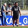 Ingelheims Cheftrainer Serdar Parlak (vorn) hat den Klassenerhalt mit seiner Mannschaft in der eigenen Hand.	Archivfoto: FuPA/Michael Wolff
