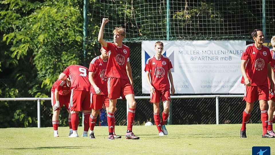 Aurel Rech (jubelnd in der Mitte) hat mit seinem Torriecher großen Anteil am positiven Saisonverlauf des FC Schmittweiler/Callbach.