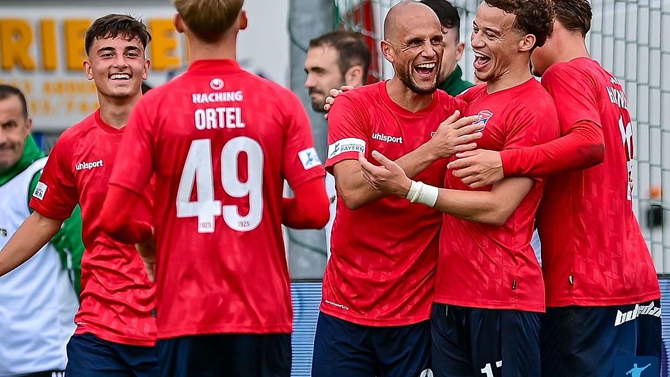 Die SpVgg Unterhaching springt nach dem Sieg gegen die SpVgg Ansbach auf den 1. Tabellenplatz der Regionalliga Bayern.
