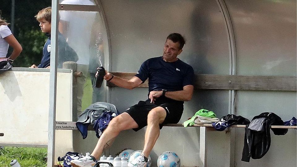 Zum Mäusemelken: FC-Trainer Markus Ansorge fühlt sich vollkommen alleingelassen.