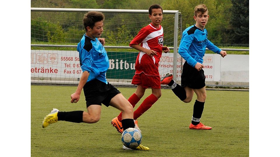Abgezogen und vier Mal getroffen: Die C-Jugend der JSG Weinsheim setzt sich mit 4:0 bei der JSG Langenlonsheim durch.