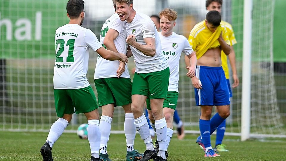 Jubel vorprogrammiert: Luis Fischer (l.) und Fabian Porr (M.) haben schon in Brunnthal erfolgreich zusammengespielt.