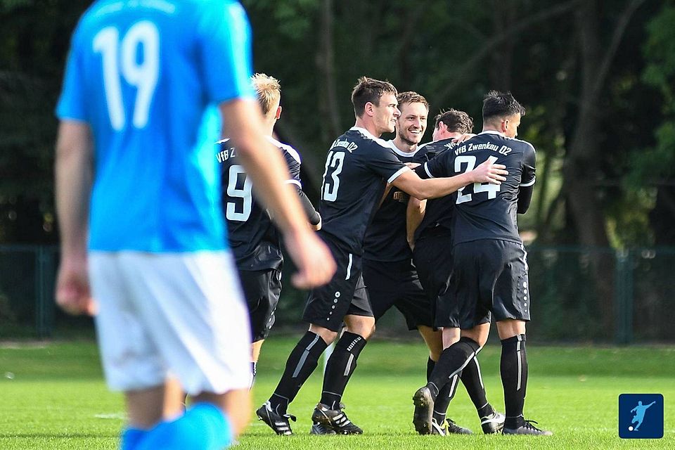 Auch am 5. Spieltag hatte der VfB Zwenkau 02 allen Grund zum Jubeln und schüttelte mit einem 3:2-Auswärtserfolg den FSV Krostitz ab.
