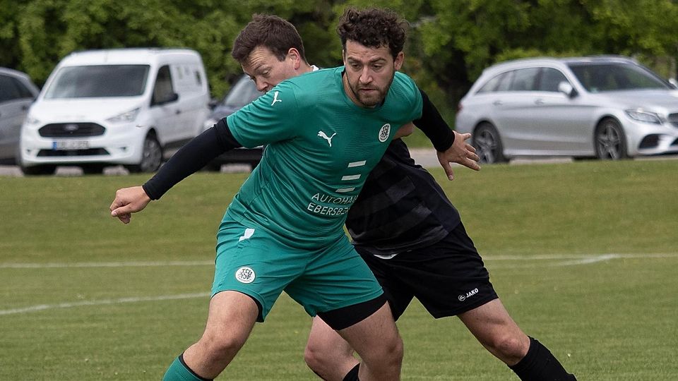 FB A-Klasse SV Bruck (schwarz) Florian Weigl vs EBE  Fabien Hartl
