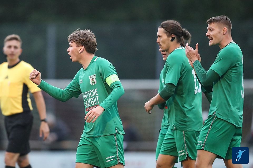 Der TSV Großbardorf um Toptorjäger Jannik Göller (re.) will im Hinspiel gegen den ATSV Erlangen vorlegen.