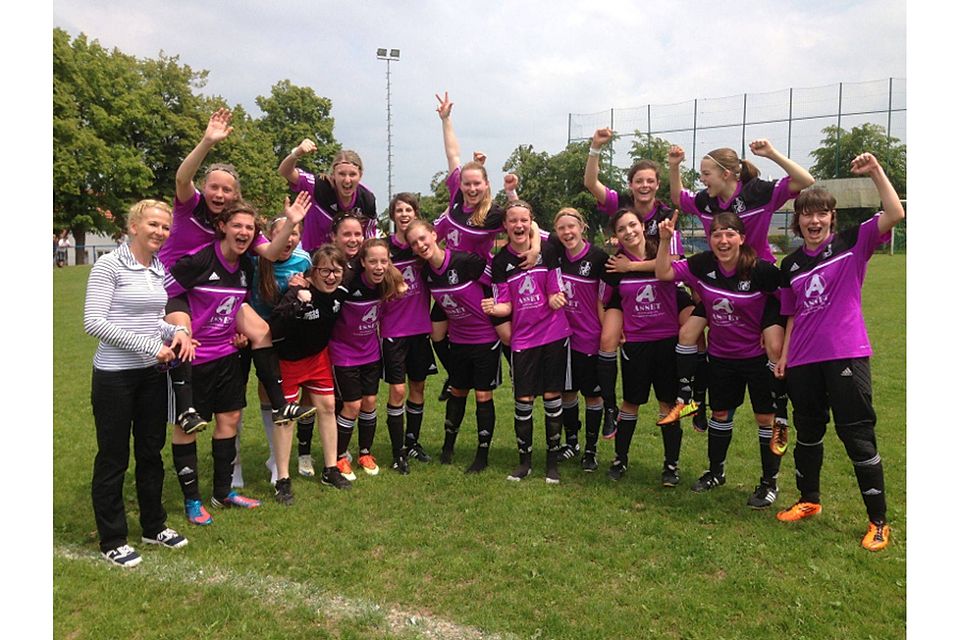 Nach dem Sieg im ersten Spiel winkt den U17-Juniorinnen des TSV Schwaben der Bundesliga-Aufstieg.