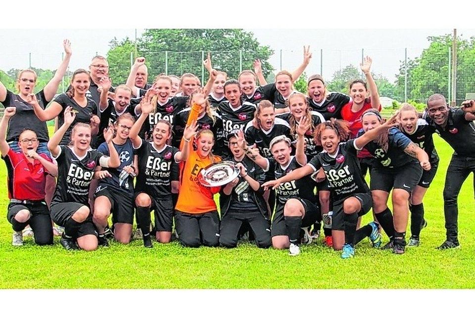 SoccerLife Düren feiert die Meisterschaft in der Kreisliga A. In der kommenden Saison spielt der einzige Frauen-Fußballverein entlang der Rur in der Bezirksliga.Foto: Kevin Teichmann