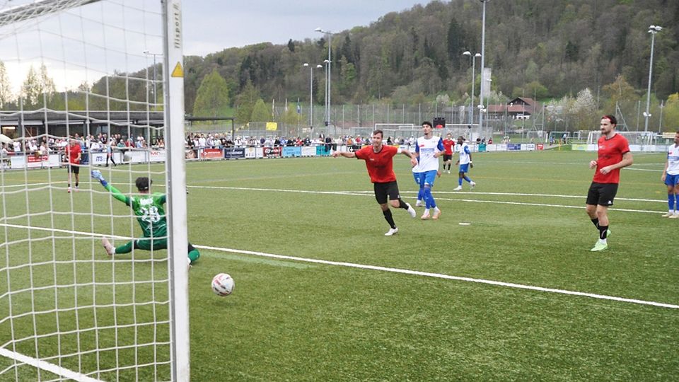 Mit seinem 17. Saisontreffer erzielte Flavio Peter (hier sein Tor gegen Tuggen) den 2:2-Ausgleich. (Archiv))