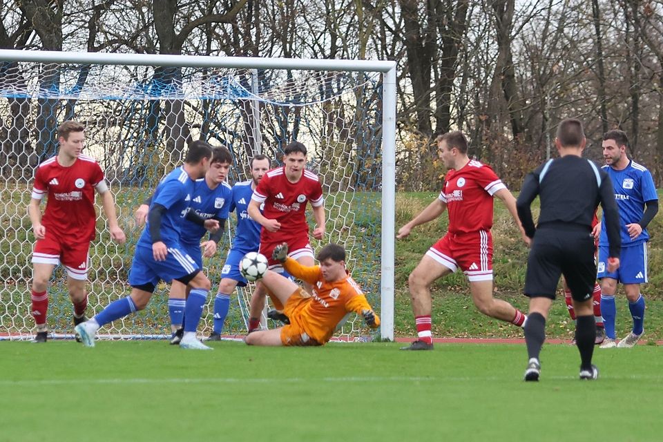 Als Favorit ging der FC Bad Wörishofen (blau) gegen Legau ins Heimspiel – am Ende stand eine 1:4-Heimpleite. Als Favorit ging der FC Bad Wörishofen (blau) gegen Legau ins Heimspiel – am Ende stand eine 1:4-Heimpleite.