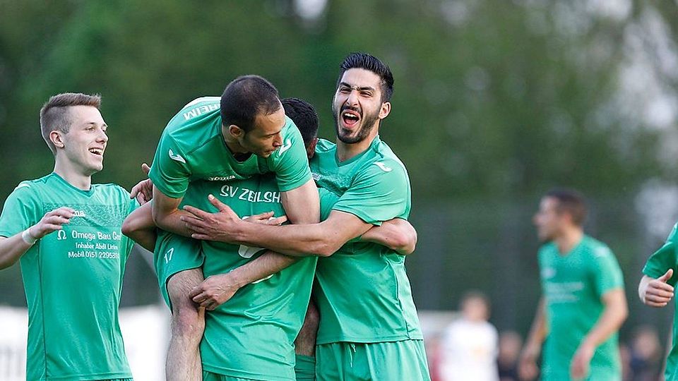 Der SV Zeilsheim hat nach dem Sieg im Kreispokalfinale allen Grund zur Freude. Foto: Lorenz