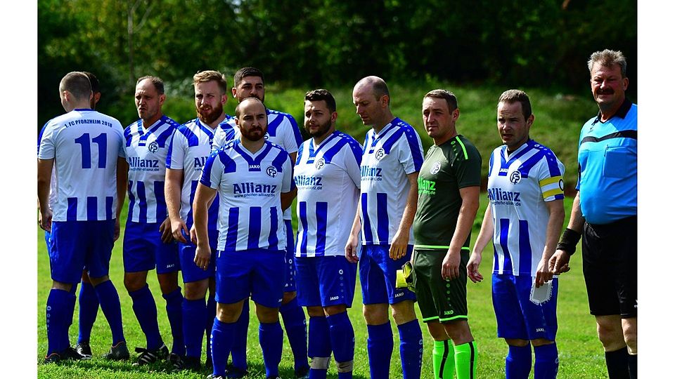 Zur Startelf des FCP 2018 im ersten Saisonspiel gehörten (von links) Paul Smurygin (11), Michael Kolb, Marcell Smolarczyk, Ramin Radzhab, davor Masood Dakheel, Dominik Urich, Ronny Walter, Vitali Mositschuk und Markus König. Nicht auf dem Foto: Nico Michalek und Andre Pohl.  Fotos: PZ-Archiv, Hennrich
