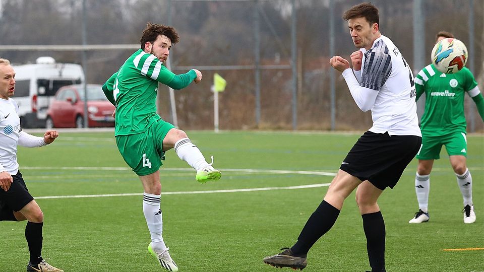 In dieser Szene trifft Lucas Schmitt zur 2:1-Führung für Fortuna Regensburg.