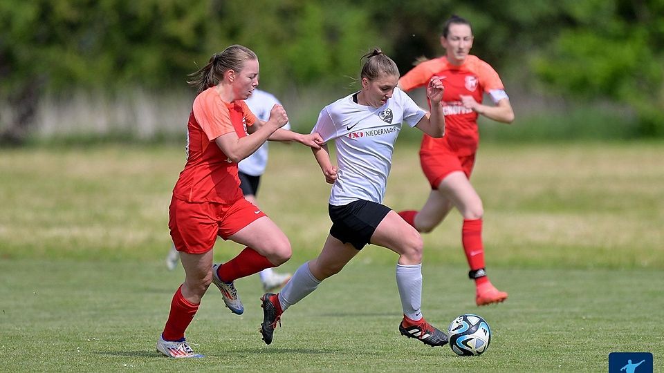 Anja Suttner am Ball wurde beim FC Bayern München ausgebildet 