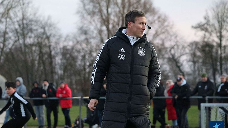 Hannes Wolf gibt Anweisungen.