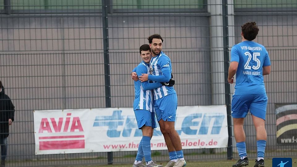 Maximilian Gross (rechts mittig im Bild) Trifft gegen den SV Münster gleich fünf mal.