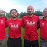 Teammanager Thomas Hupfloher (l.) und Sportdirektor Markus Stolz (r.) rahmen mit Atakan Sönmez (2.v.l.) und Merdin Mehmedov zwei der Neuen ein.