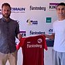 Der dritte Neue: Vom Freiburger FC wechselt Stürmer Ivan Novakovic (re.) zum Bahlinger SC. Links im Bild Bernhard Wiesler, der Sportliche Leiter des BSC.