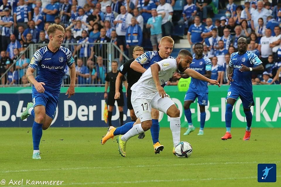Steht ab sofort für den SC Freiburg in der Bundesliga auf dem Platz: Daniel-Kofi Kyereh (in weiß).