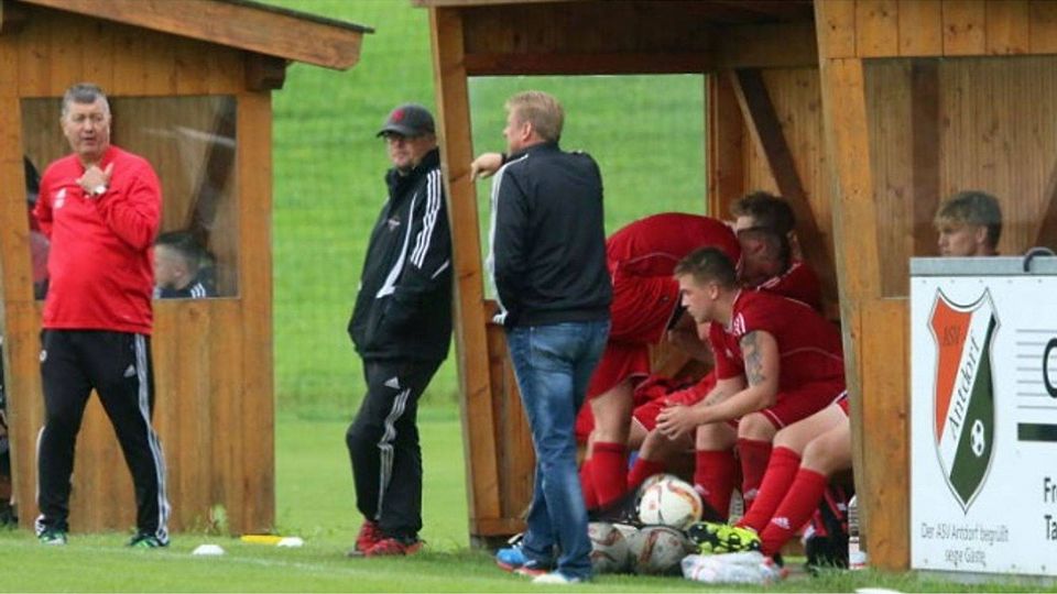 Erfolgsdruck verspüren Trainer Hans Ostner (l.) und die SG Hausham vor dem Duell gegen den FC Deisenhofen II nicht. Foto: rh