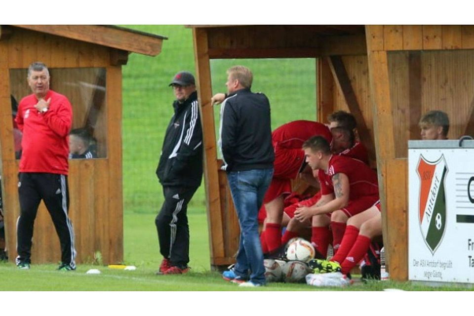 Erfolgsdruck verspüren Trainer Hans Ostner (l.) und die SG Hausham vor dem Duell gegen den FC Deisenhofen II nicht. Foto: rh