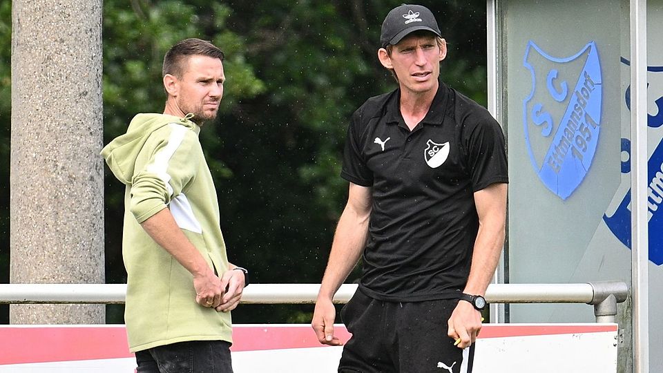 Ettmannsdorfs Trainerduo Christian Most (links) und Florian Tausendpfund hofft auf eine besseren Chancenverwertung als zuletzt.