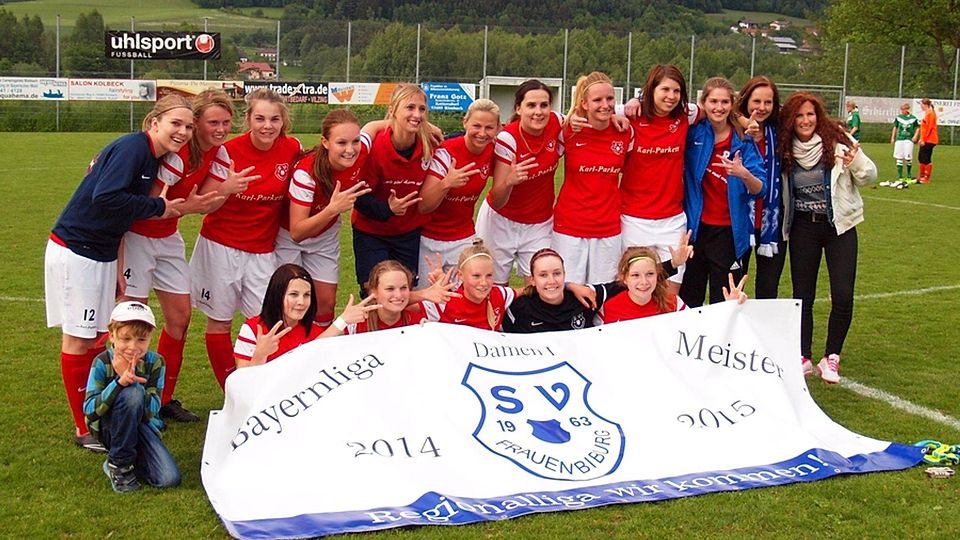 Die Damen von Meister Frauenbiburg krönen ihre fantastische Saison mit einem 3:0-Erfolg in Thenried. F: Kroiß