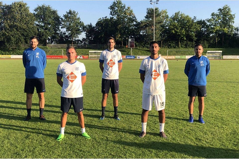Die Neuzugänge des Kirchheimer SC: (hinten v.l.)Co-Spielertrainer Fabian Löns, Kilian Kraus, Spielertrainer Steven Toy, (vorne v.l.) Hannes Hertl und Martin Younan. Es fehlt: Filip Pavlovic (Urlaub).