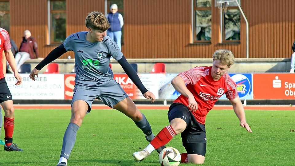 Ein Anblick, den sich der Coach öfter wünscht: Die Fußballer des TSV Murnau II im (mitunter „dreckigen“) Zweikampf.