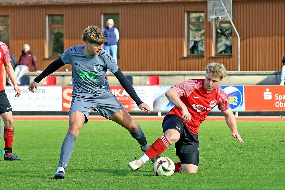 Ein Anblick, den sich der Coach öfter wünscht: Die Fußballer des TSV Murnau II im (mitunter „dreckigen“) Zweikampf. Ein Anblick, den sich der Coach öfter wünscht: Die Fußballer des TSV Murnau II im (mitunter „dreckigen“) Zweikampf.