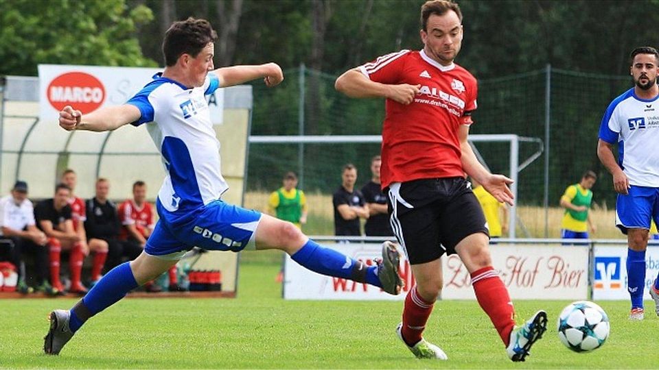 Florian Müller (rechts) gehört auch in der kommenden Runde wieder zu den Führungsspielern beim FV Walbertsweiler/Rengetsweiler. Der Vorjahressechste geht mit nahezu unverändertem Kader in die neue Saison, hat mit Spielertrainer Stefan Bach aber einen Archivfoto: Bodon