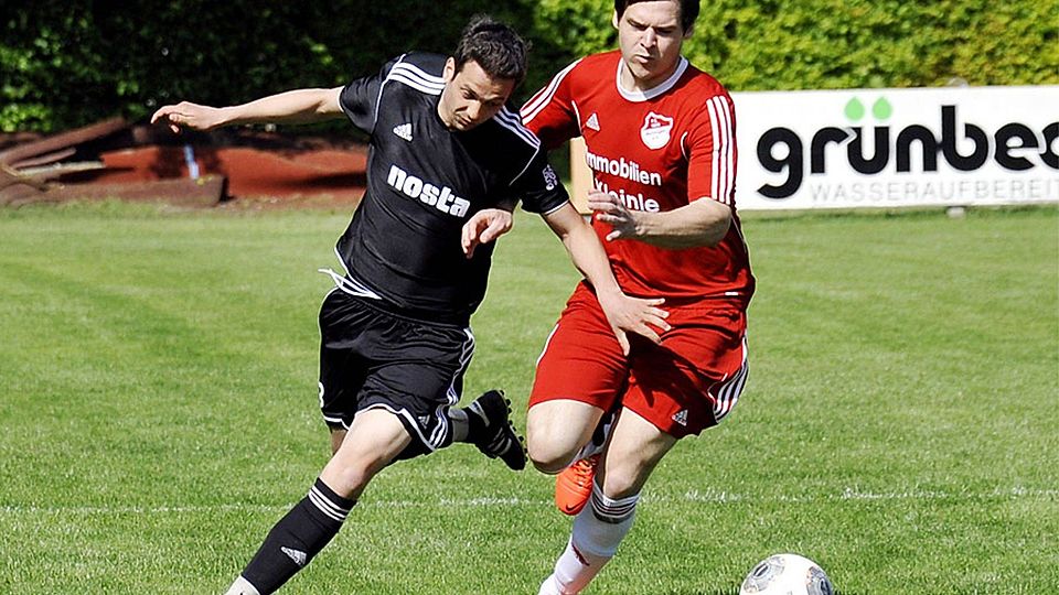 Mit fünf Nominierungen in der FuPa-Elf der Woche ist Mertingens Stefan Spingler (rechts) die Nummer eins in der Kreisklasse Nord 2.   F.: Karl Aumiller