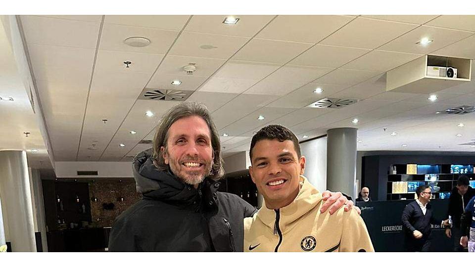  Kenenn sich aus gemeinsamen Zeiten: der Wahl-Wetzlarer Daniel Vier (l.) und Weltstar Thiago Silva vom FC Chelsea. (© ) 