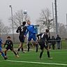 Kopfballduell in der Bezirksliga Rheinhessen zwischen dem SV Horchheim und Fontana Finthen.