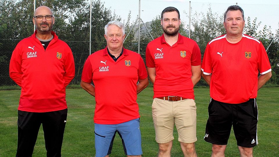 Konrad Früchtl (zweiter von links) ist neuer Coach des 1. FC Bad Kötzting.