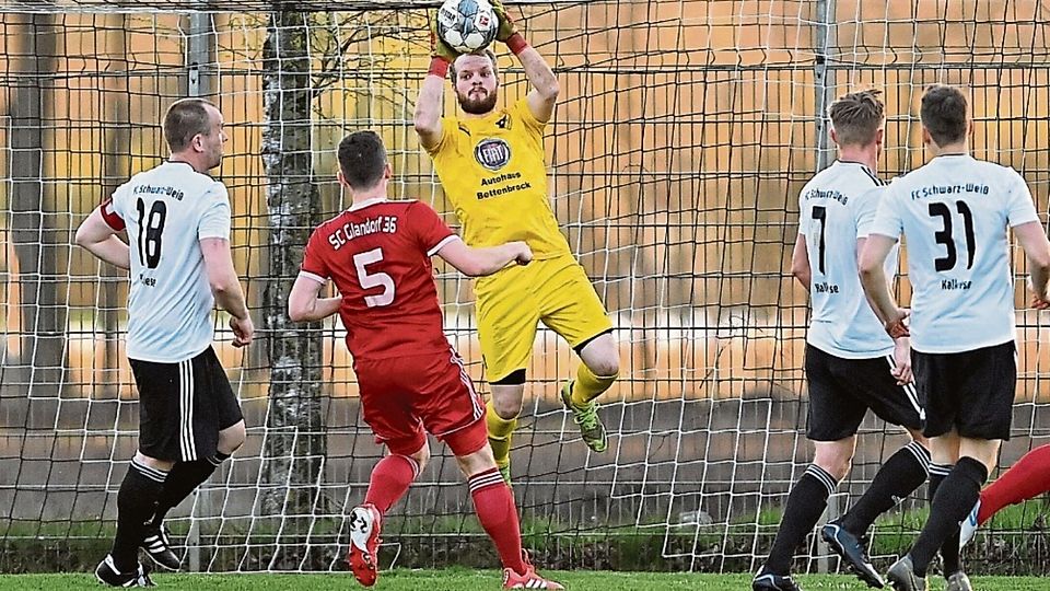 Normalerweise ist Hendrik Harting (in Gelb) ein sicherer Rückhalt der Varus-Kicker. Eine schwere Verletzung bremst den 27-Jährigen nun aus.