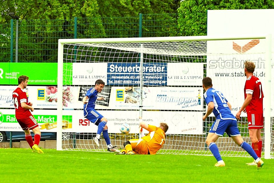 Philipp Eckhard trifft zum 3:0 nach Vorarbeit von Max Schmidt