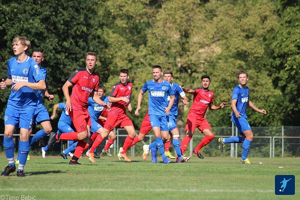 Der SV Allmersbach (rote Trikots) musste sich gegen Germania Bietigheim (blaue Trikots) geschlagen geben. 