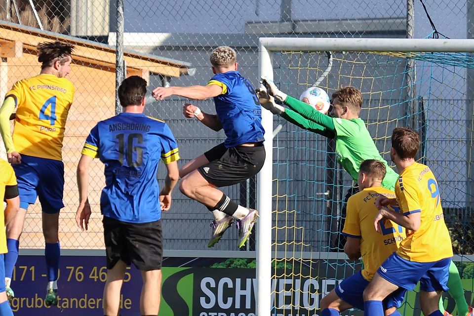 Kronbichlers erster Streich: In der 27. Minute traf Kirchanschörings Neuner per Kopf.