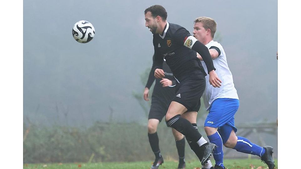Erster Saisonsieg für Christoph Ihrig (links, hier in einem früheren Spiel gegen Tobias Jochim vom TSV Bullau) und den TV Hetzbach.