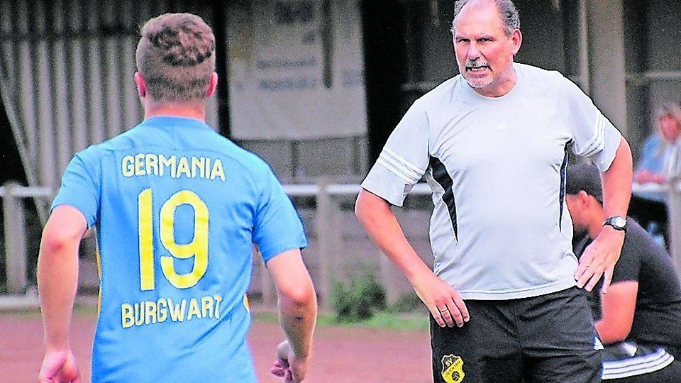 Seine Zeit als Trainer bei der SG Jülich 12/Jülich10-97 ist abgelaufen: Renardo Schiffer (rechts) erhielt die Kündigung.