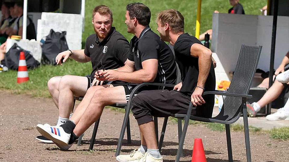 Das Trainerduo der U23 des Eckernförder SV von 2023 bis 2026 - Jan-Niklas Pawel (li.) und Co Jan-Ole Jürgensen (mitte).