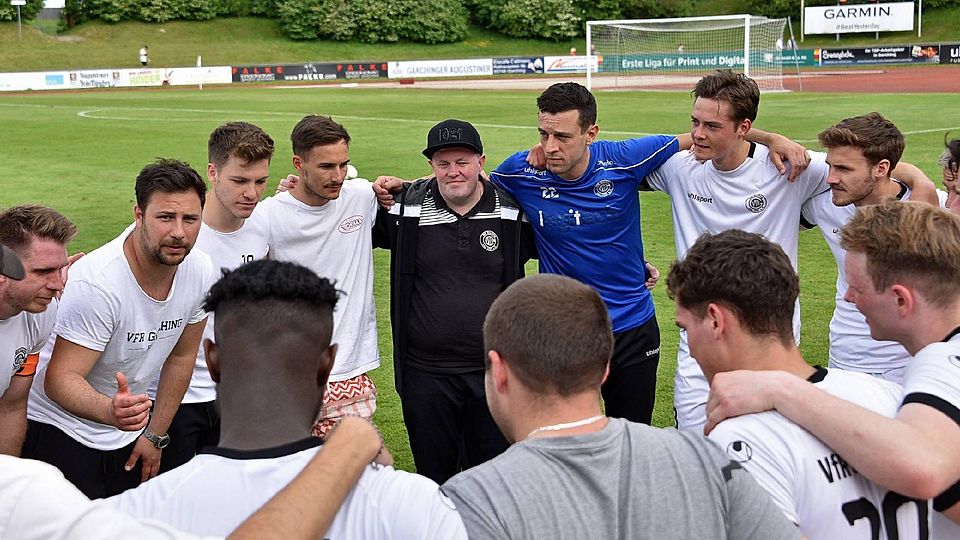 Die Garchinger Spieler schwören sich auf die letzten beiden entscheidenden Spiele einer langen Saison ein.