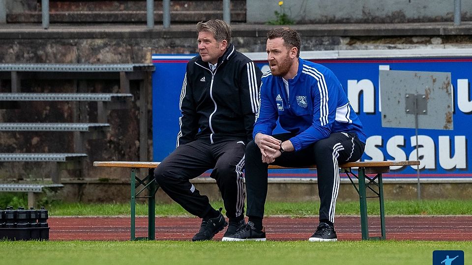 Armin Stadler (re.) sitzt nicht mehr länger auf der Trainerbank des TSV Grafenau